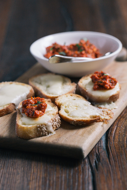 tapenade-crostini